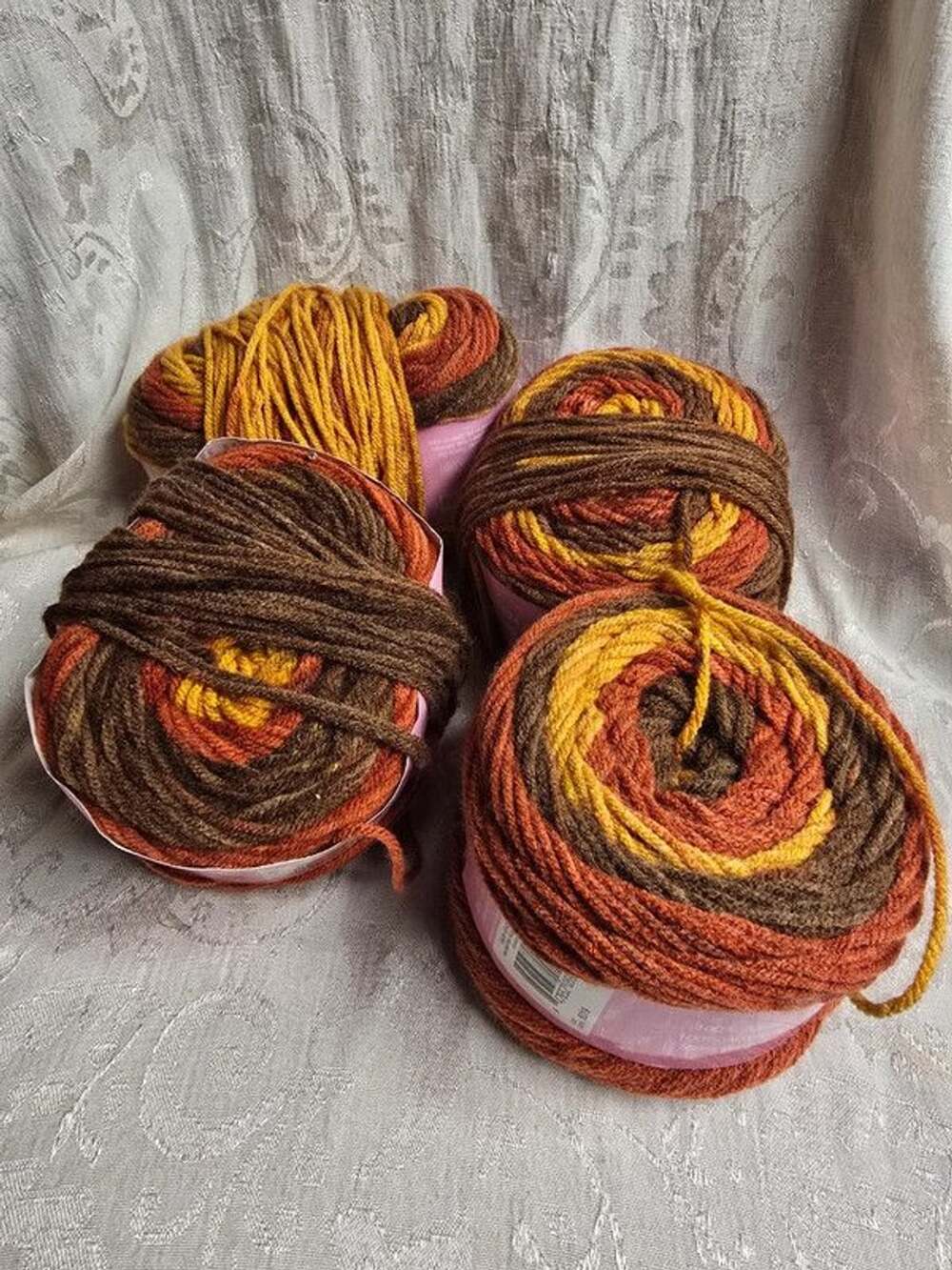 Sweet roll cake yarn